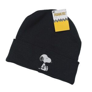 NWT Peanuts Snoopy Cuffed Beanie